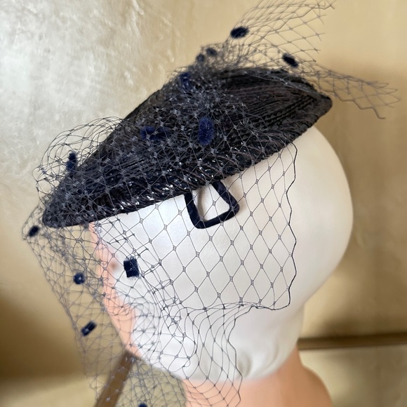 FOXY 1950s\' NAVY STRAW HAT WITH INTRICATE \